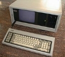 https://upload.wikimedia.org/wikipedia/commons/thumb/c/c7/Compaq_portable.jpg/180px-Compaq_portable.jpg